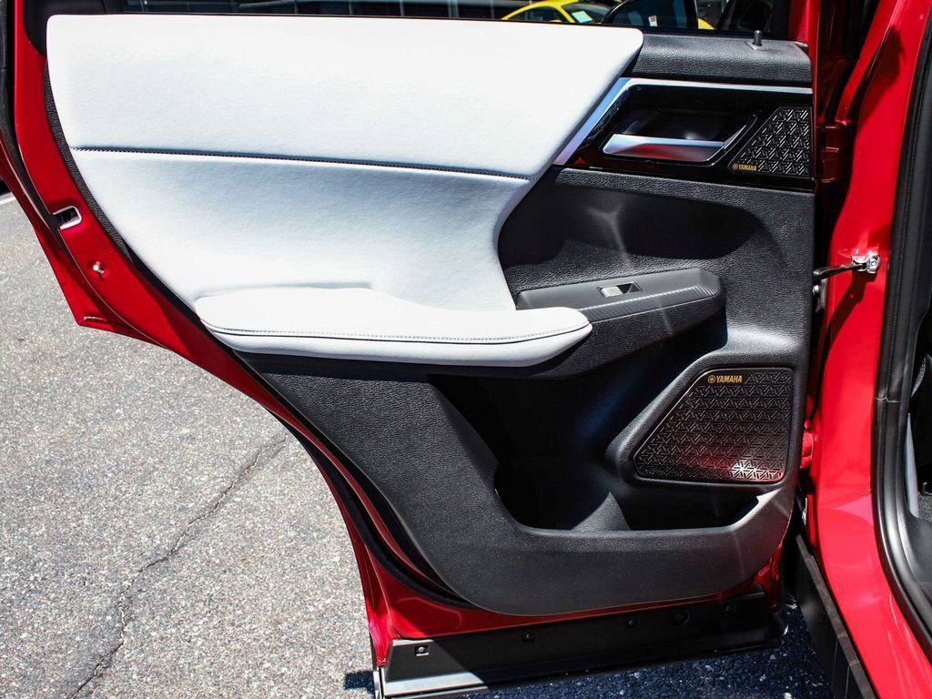 New 2025 Mitsubishi Outlander SE FWD image 11