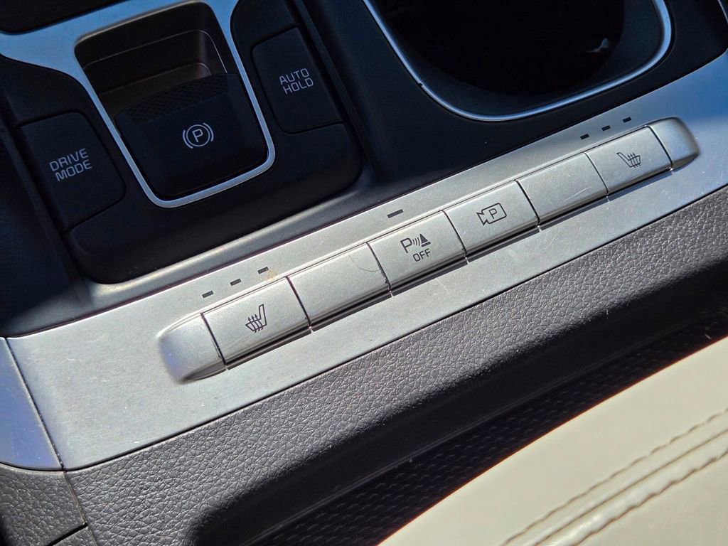 Used 2024 Kia Carnival LX FWD image 23