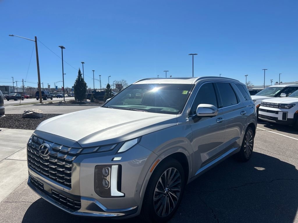 Used 2024 Hyundai Palisade Calligraphy image 3