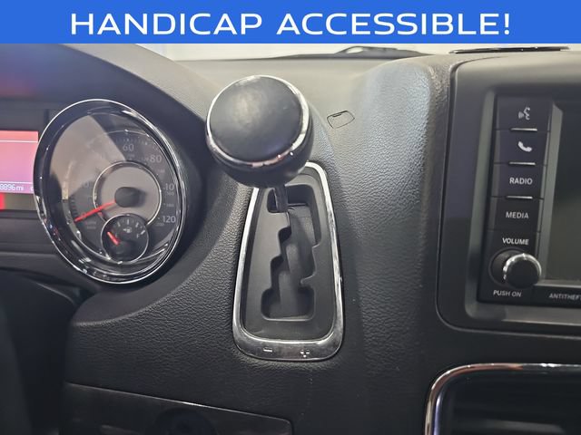 Used 2013 Chrysler Town & Country Touring FWD image 21