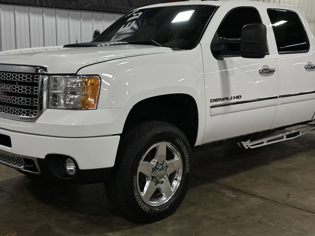 Used 2014 GMC Sierra 2500 Denali w/ Suspension Package, Off-Road image 37