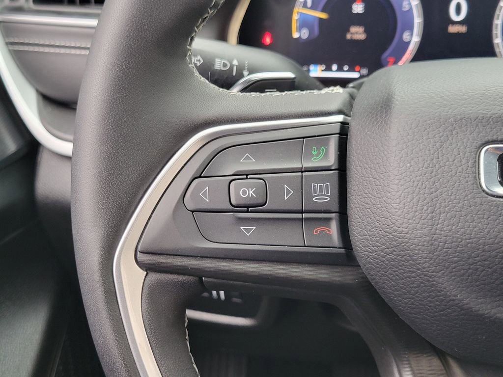 Used 2024 Jeep Grand Cherokee L Altitude RWD image 5