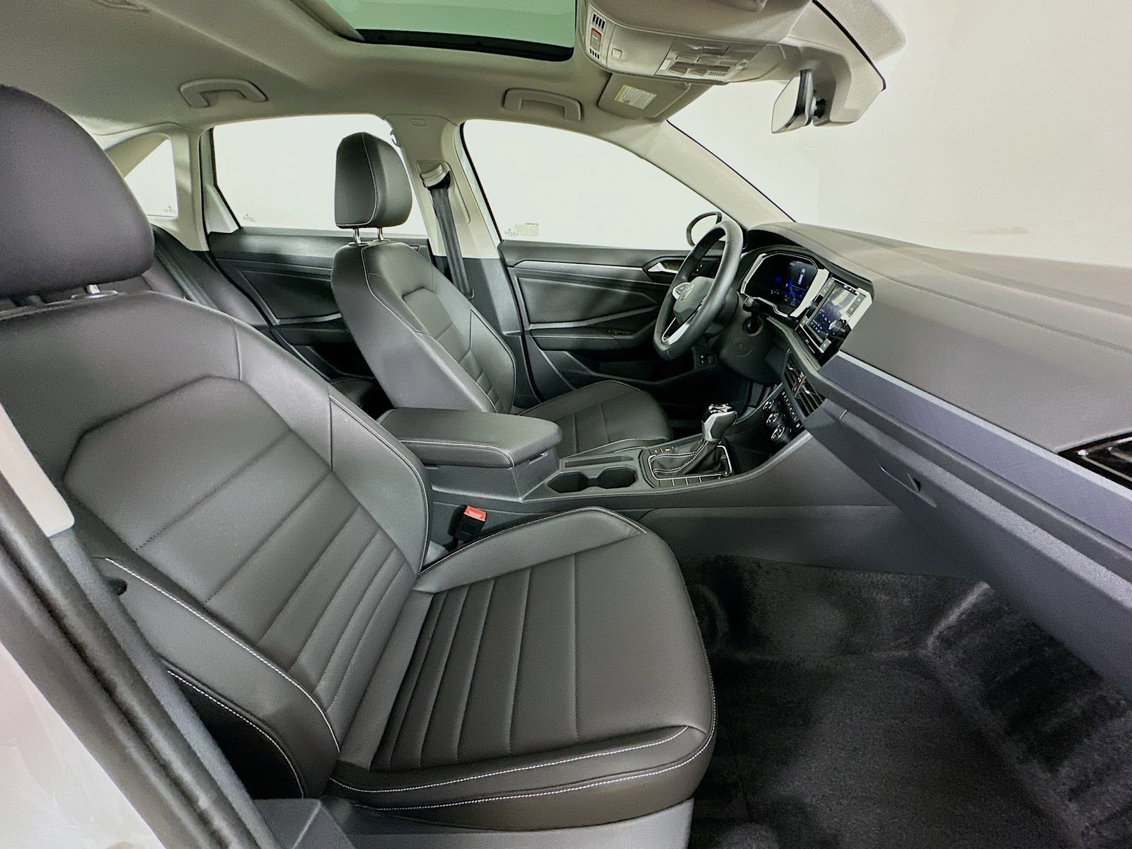 Used 2024 Volkswagen Jetta SE FWD image 40