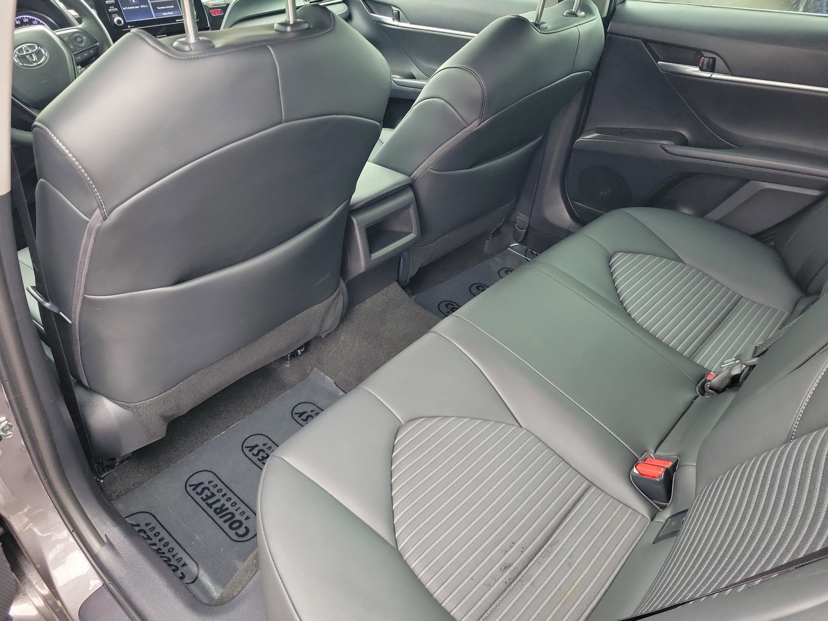 Used 2023 Toyota Camry SE image 8