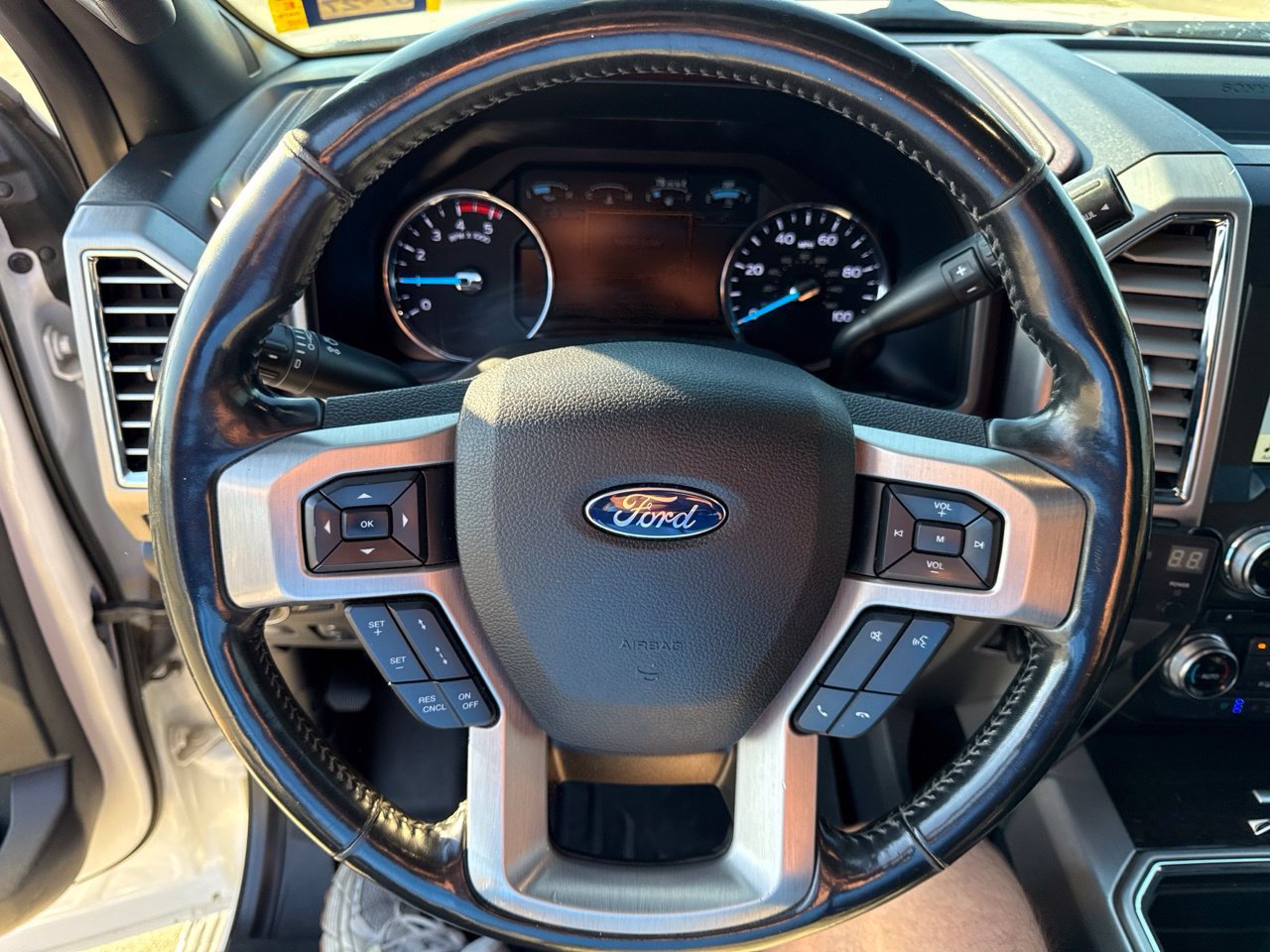 Used 2017 Ford F350 Platinum w/ Platinum Ultimate Package RWD image 22