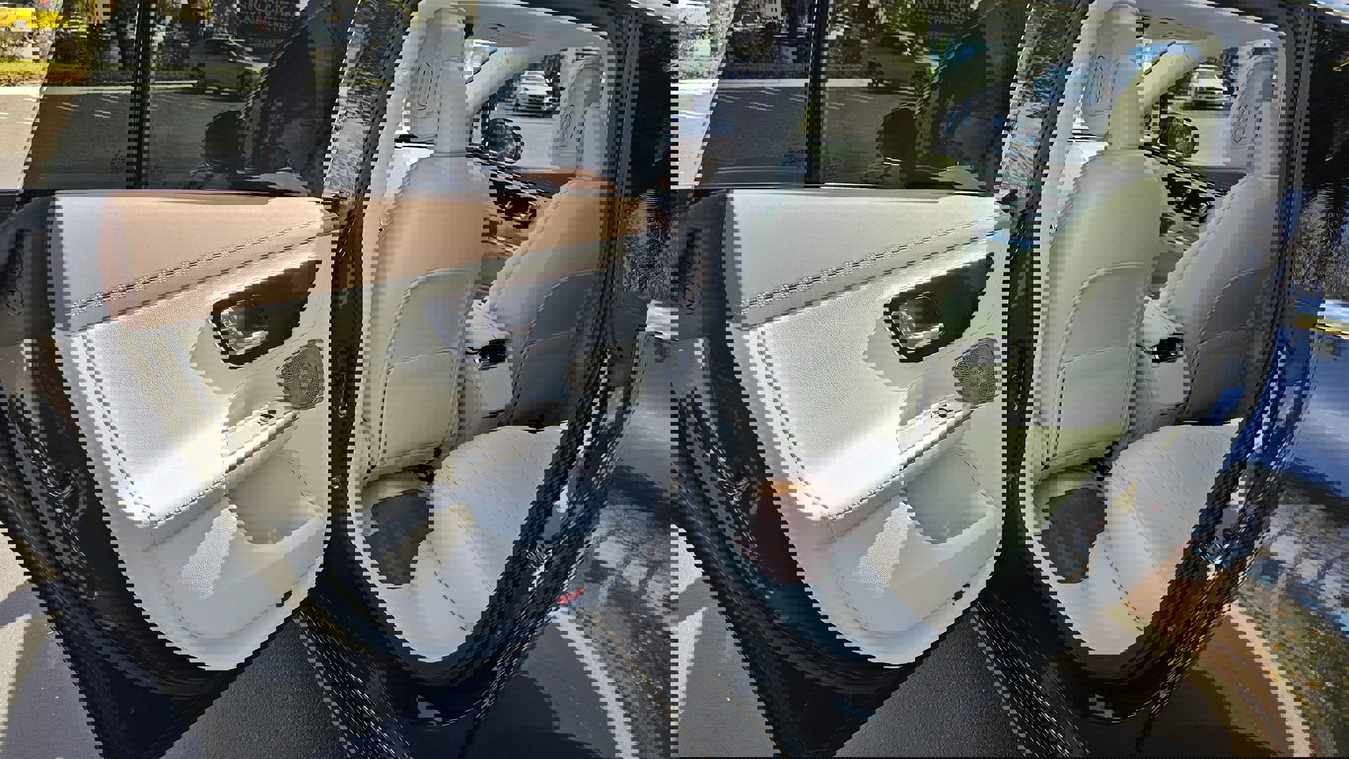 Used 2023 Mercedes-Benz EQE 500 4MATIC Sedan w/ Exclusive Trim Package image 18