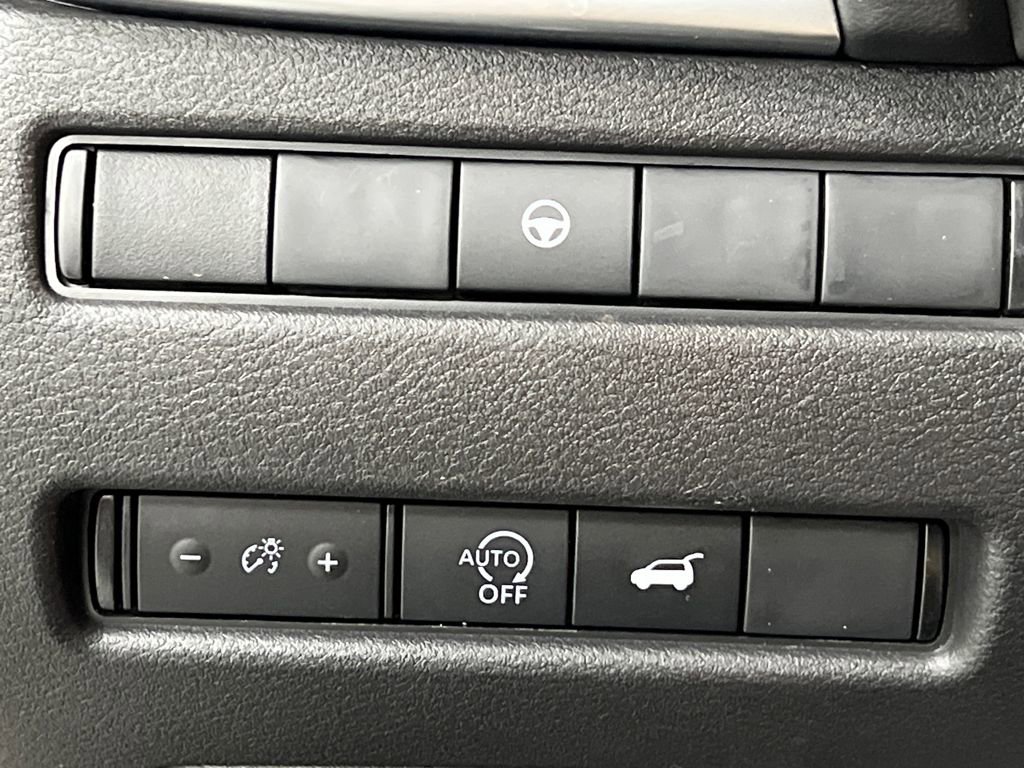 Used 2025 Nissan Rogue SV image 37