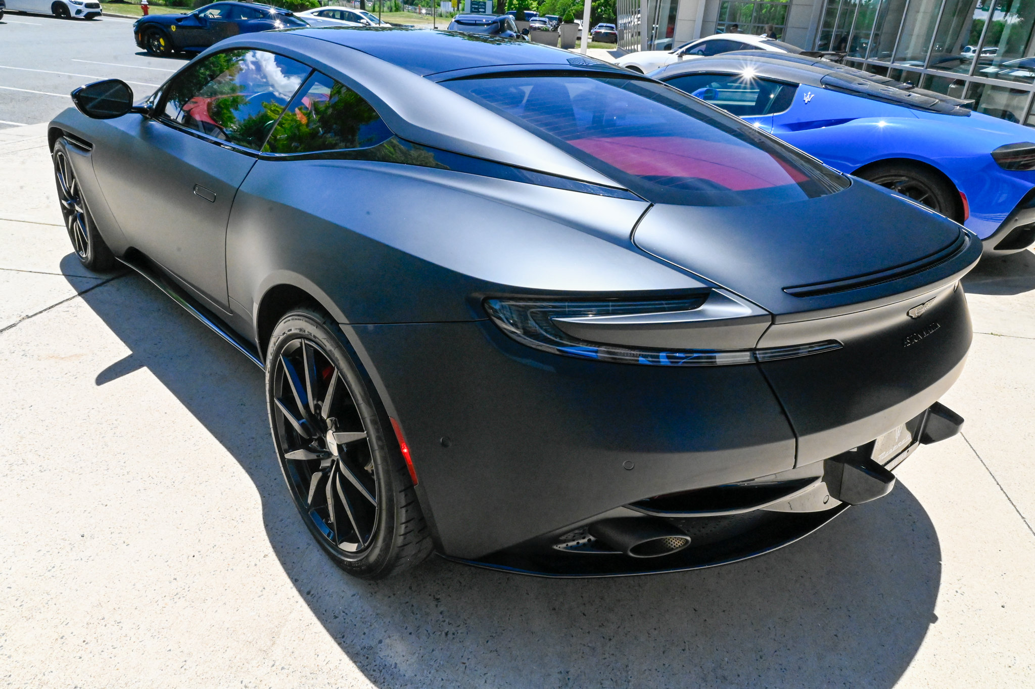 Used 2021 Aston Martin DB11 Coupe RWD image 7