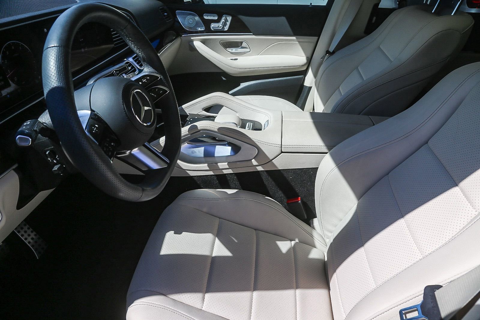 Used 2024 Mercedes-Benz GLS 450 4MATIC image 5