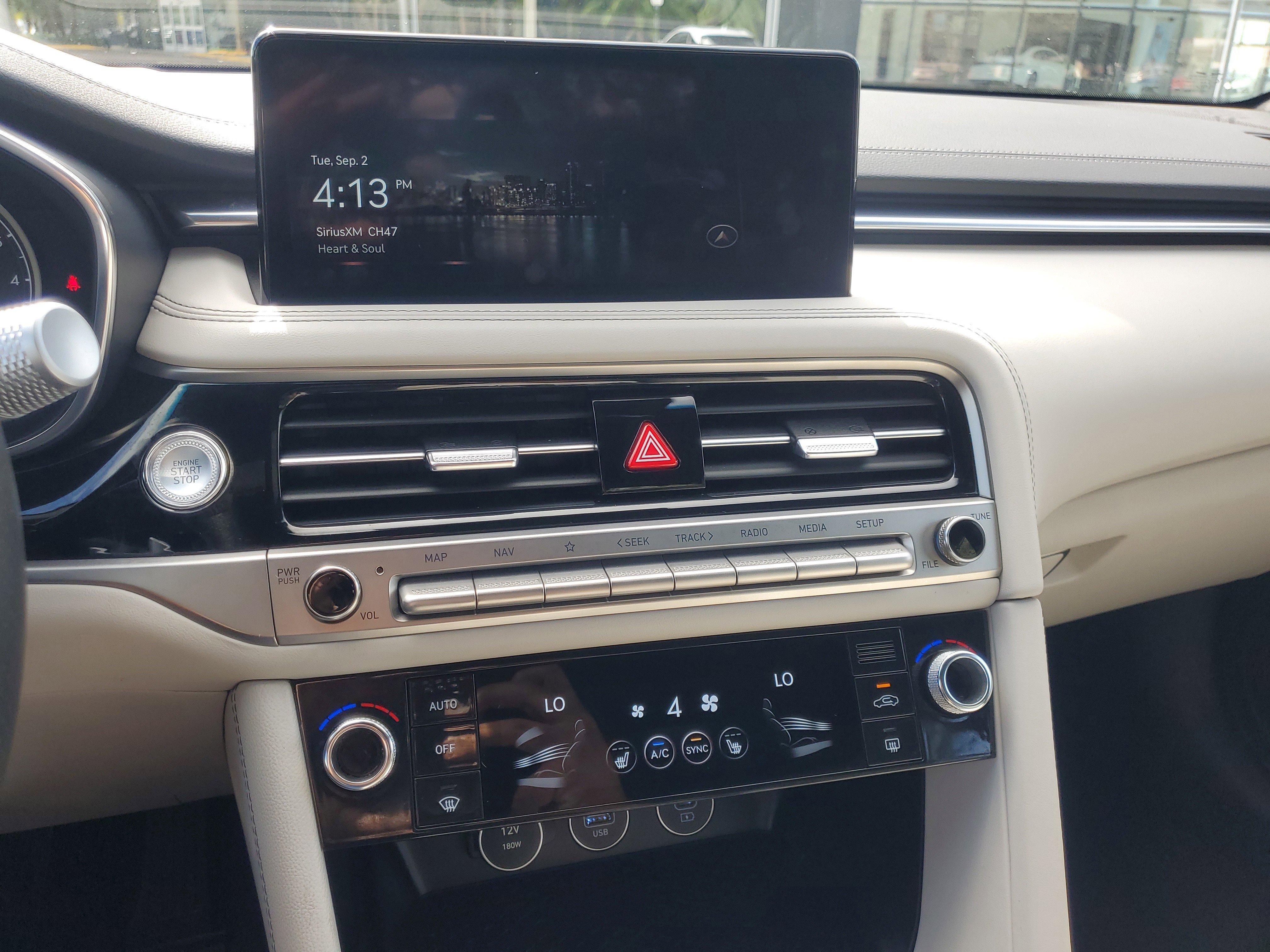 Used 2025 Genesis G70 2.5T image 30