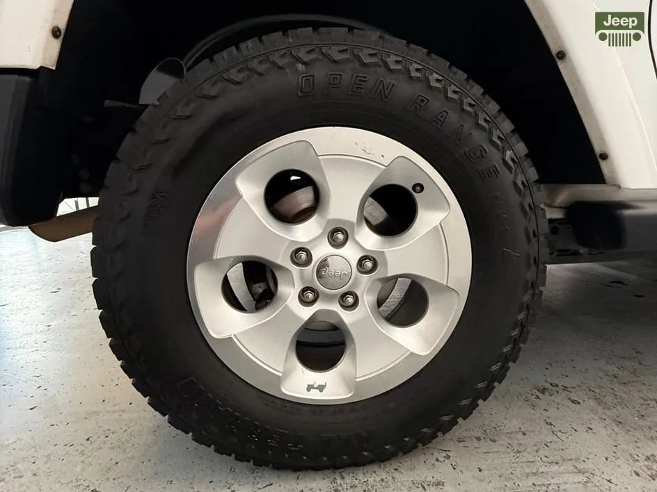 Used 2015 Jeep Wrangler Sahara w/ Connectivity Group AWD/4WD image 33