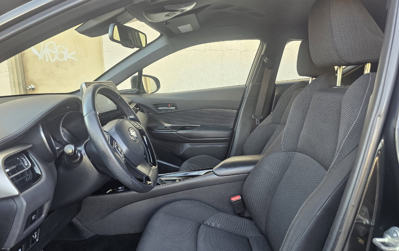 Used 2019 Toyota C-HR Limited image 27