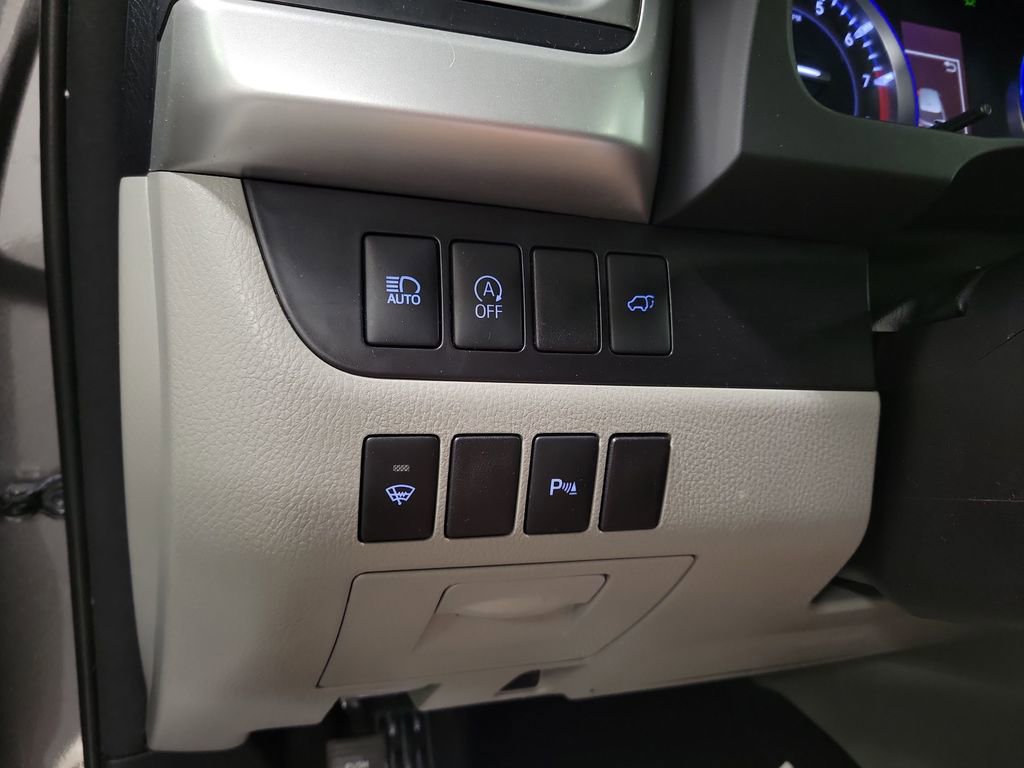 Used 2018 Toyota Highlander Limited image 22