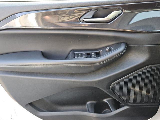 Used 2023 Jeep Grand Cherokee Laredo w/ Luxury Tech Group I RWD image 27