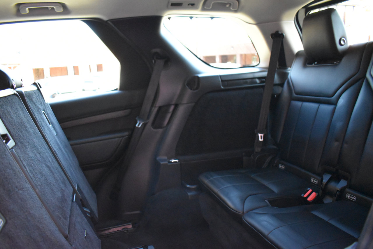 Used 2017 Land Rover Discovery HSE image 17