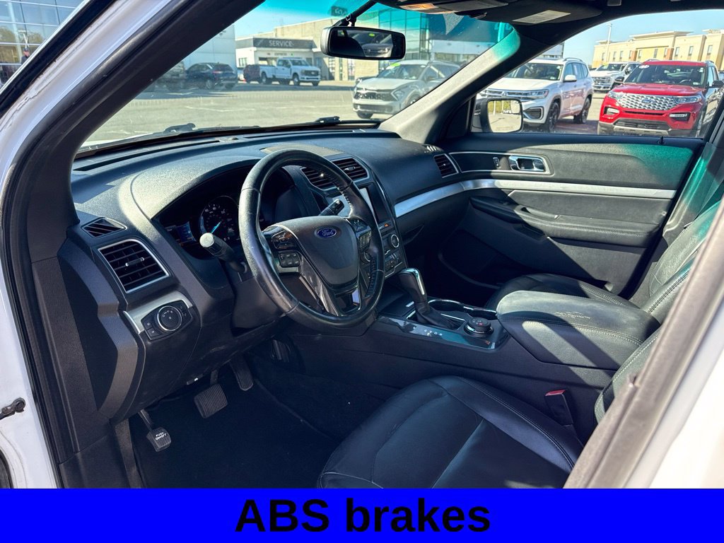 Used 2016 Ford Explorer XLT w/ Equipment Group 202A AWD/4WD image 11