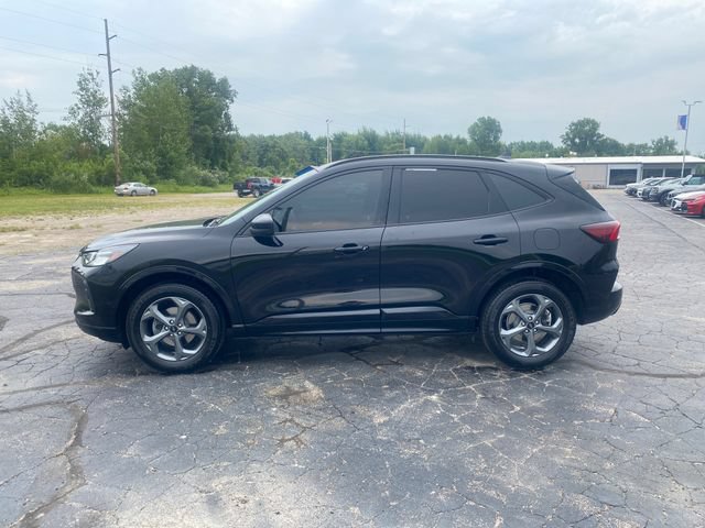 Used 2023 Ford Escape ST-Line Select w/ Tech Pack #1 AWD/4WD image 2