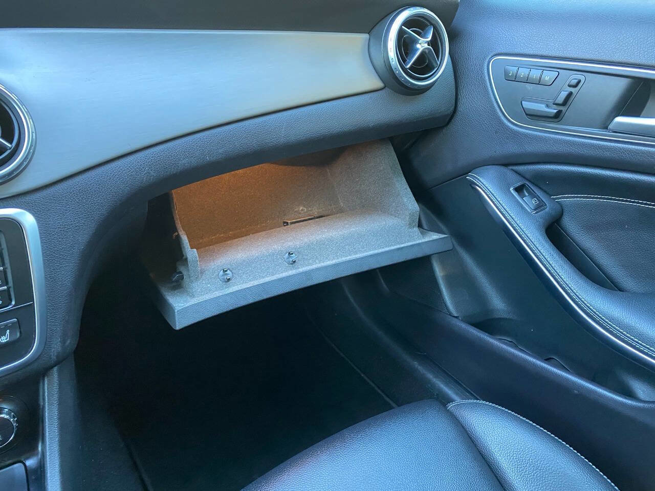 Used 2017 Mercedes-Benz GLA 250 4MATIC image 31