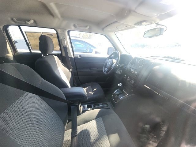 Used 2017 Jeep Patriot Latitude image 2