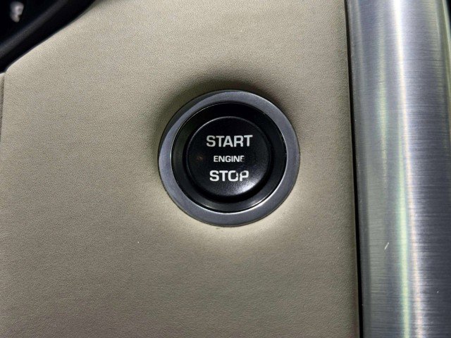 Used 2017 Land Rover Discovery HSE image 26