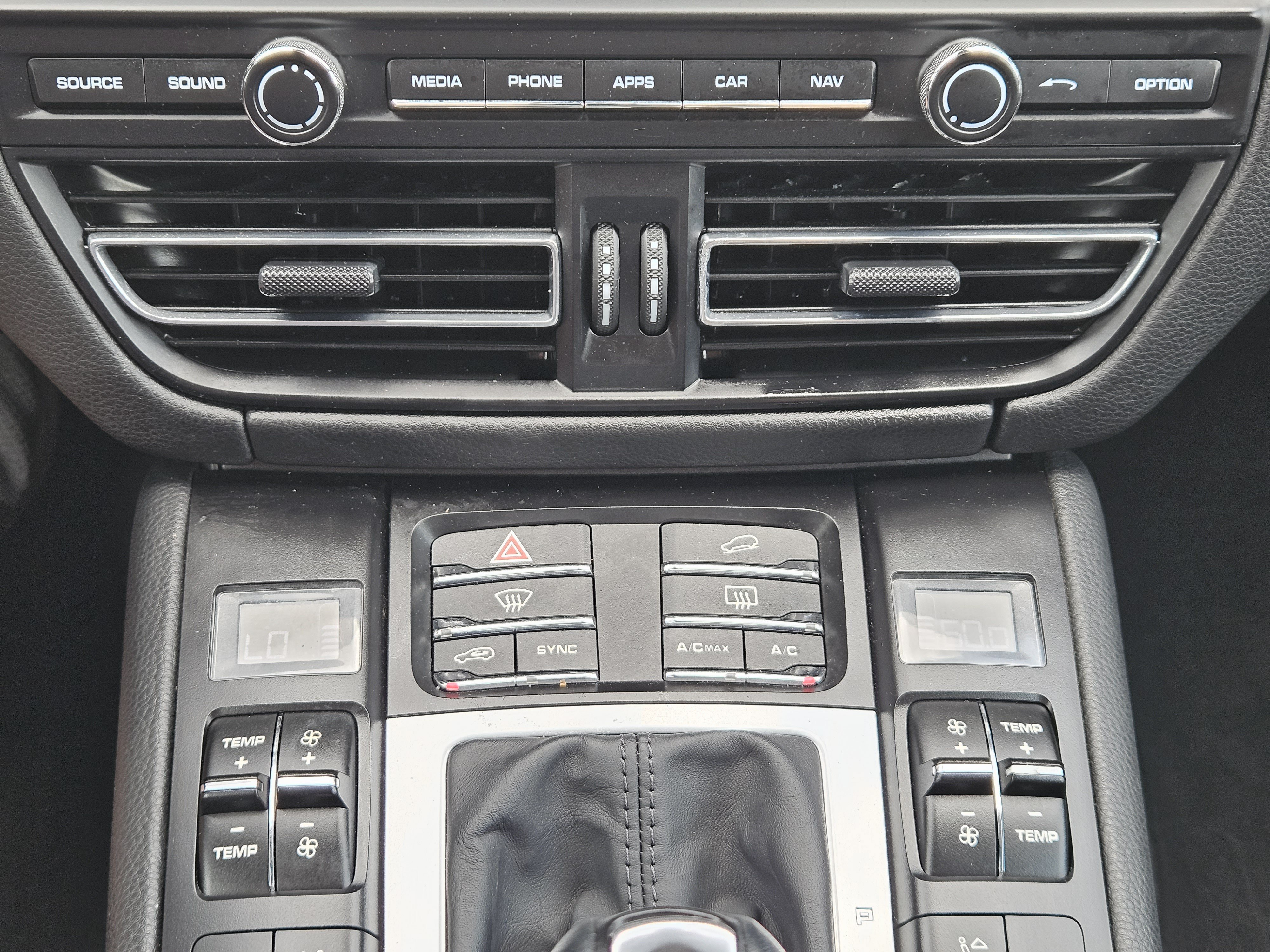 Certified 2021 Porsche Macan AWD/4WD image 19
