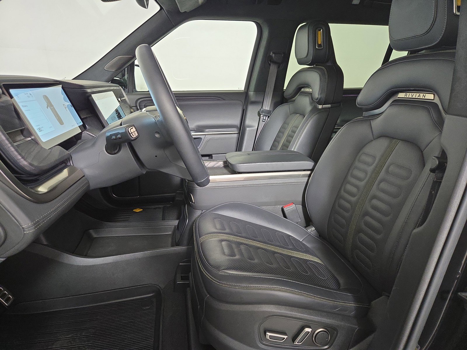 Used 2024 Rivian R1S Adventure image 20