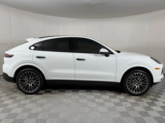 Used 2023 Porsche Cayenne Platinum Edition image 8