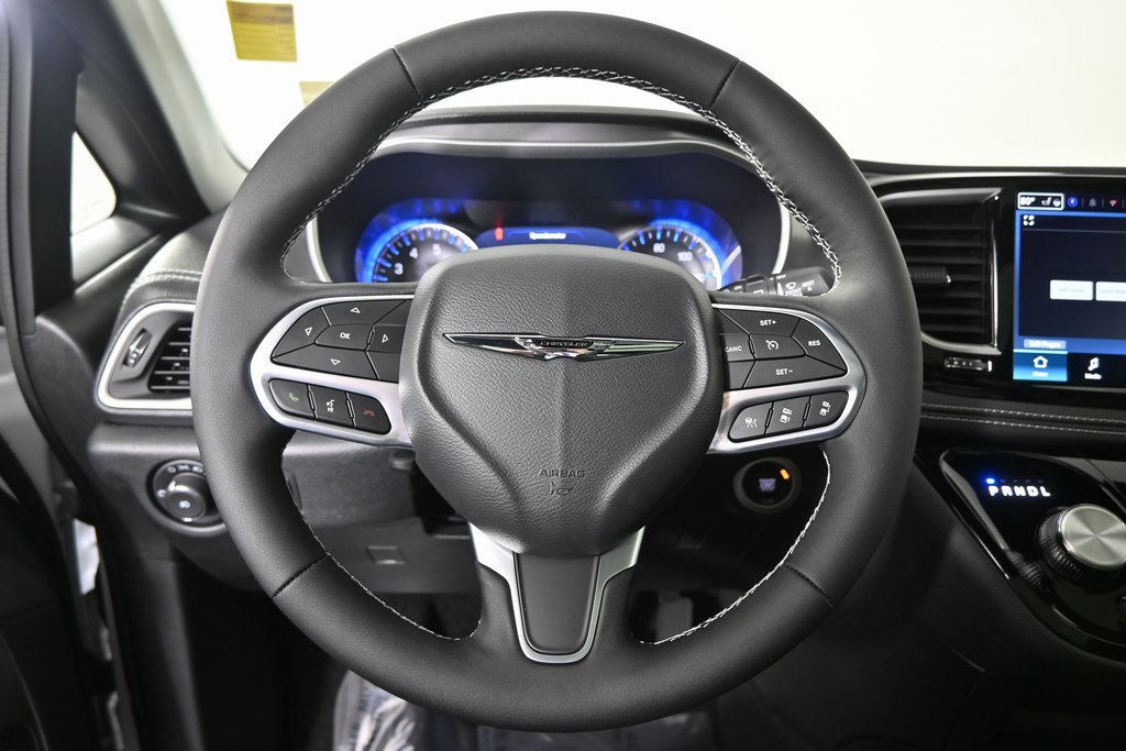 New 2026 Chrysler Pacifica Select image 35