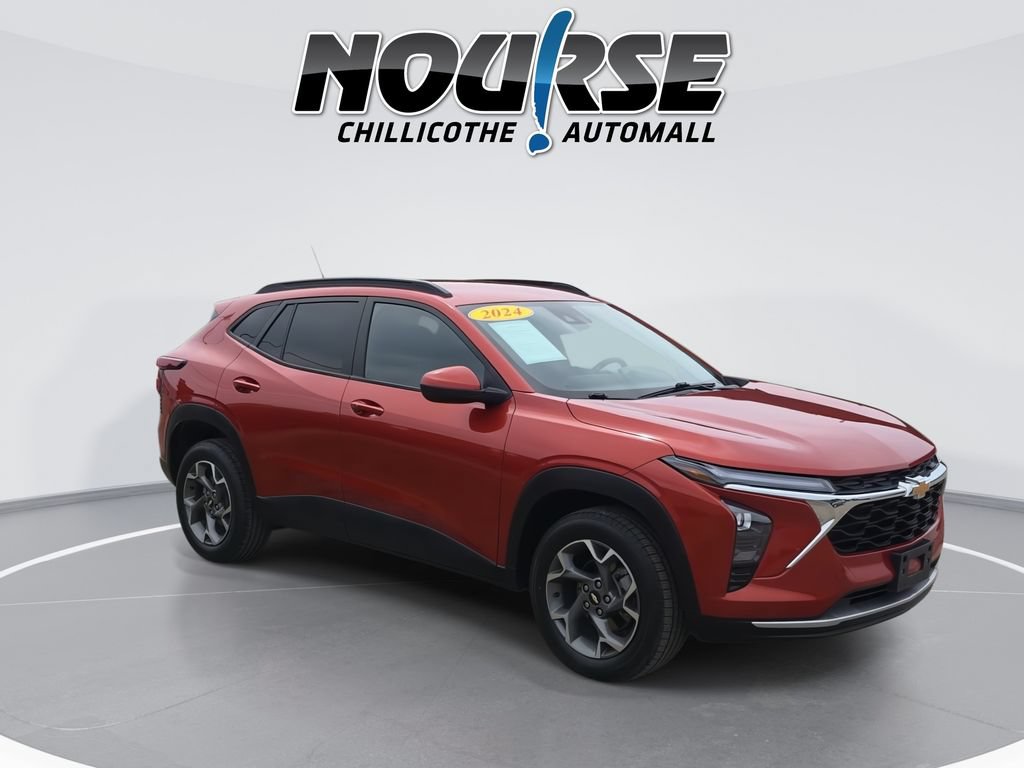 Used 2024 Chevrolet Trax LT w/ LT Convenience Package FWD image 2