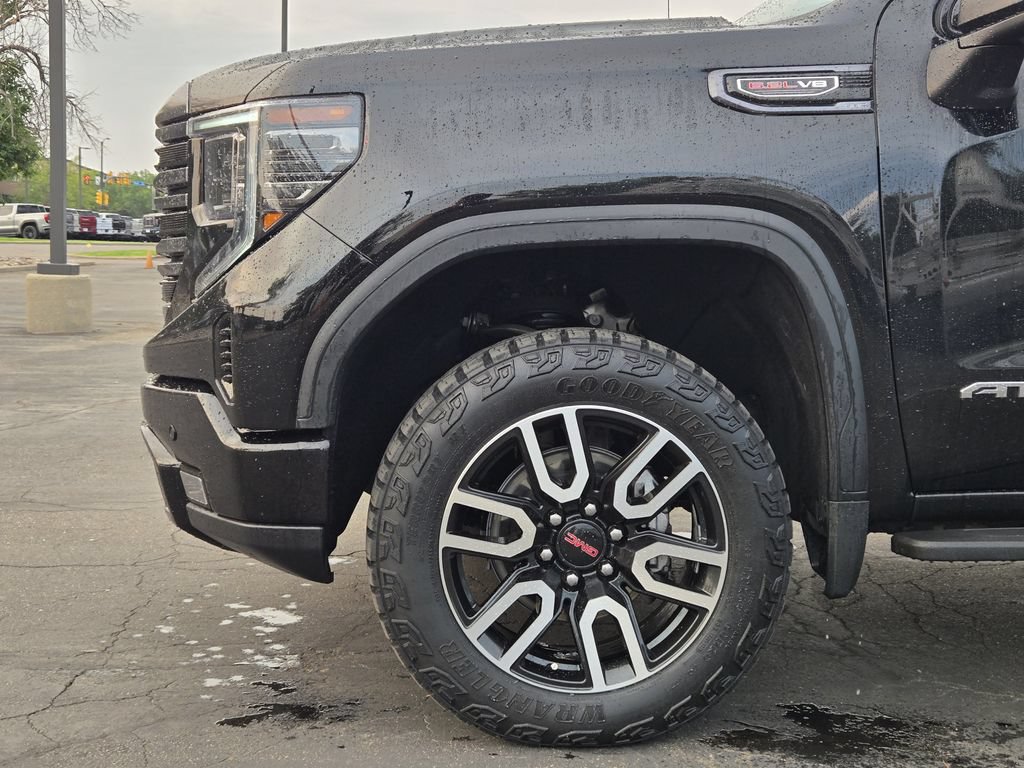 Used 2024 GMC Sierra 1500 AT4 w/ Technology Package AWD/4WD image 6