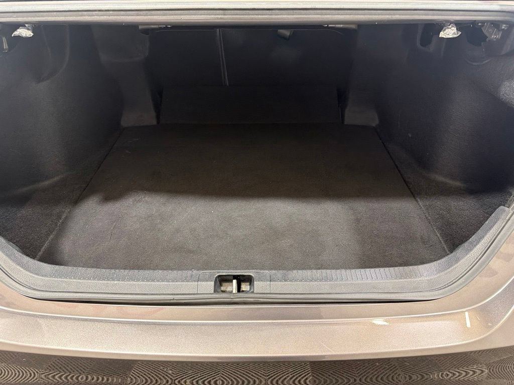 Used 2018 Toyota Camry LE FWD image 16