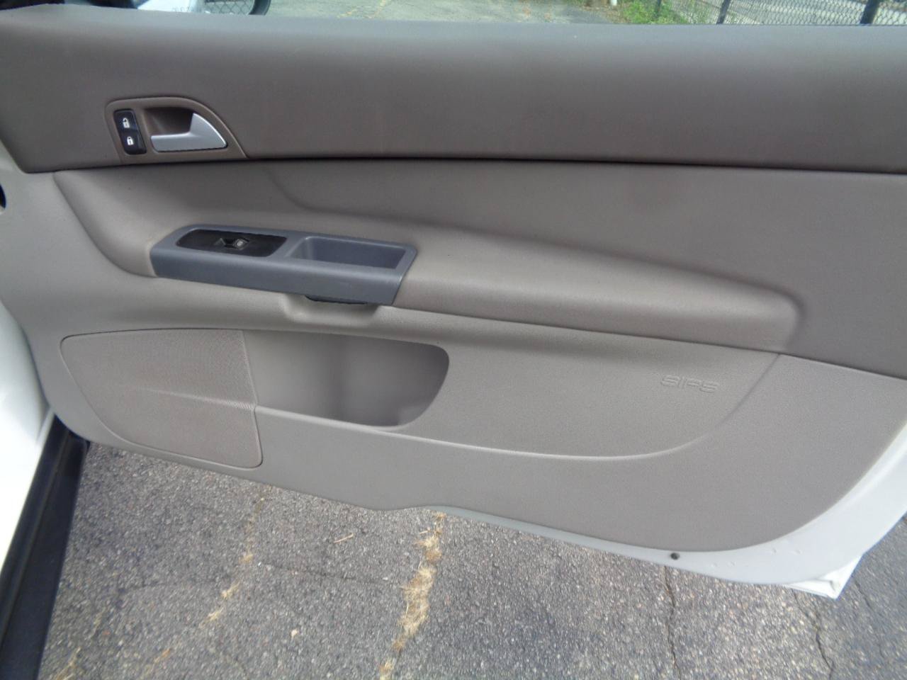 Used 2009 Volvo C30 FWD image 25