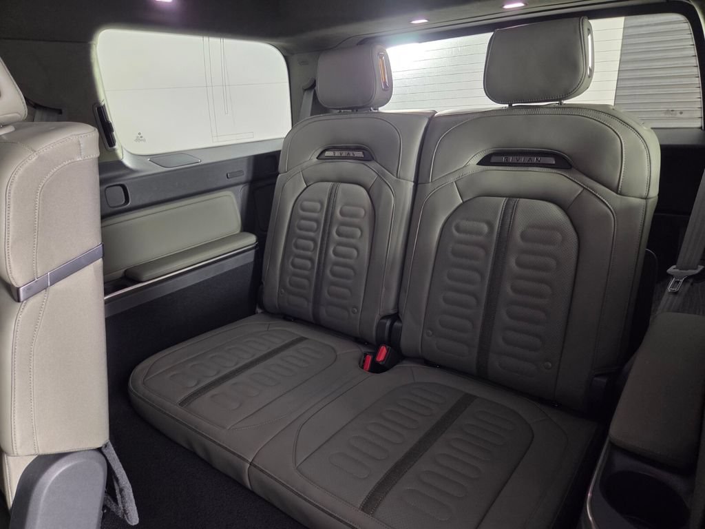 Used 2024 Rivian R1S Adventure AWD/4WD image 22