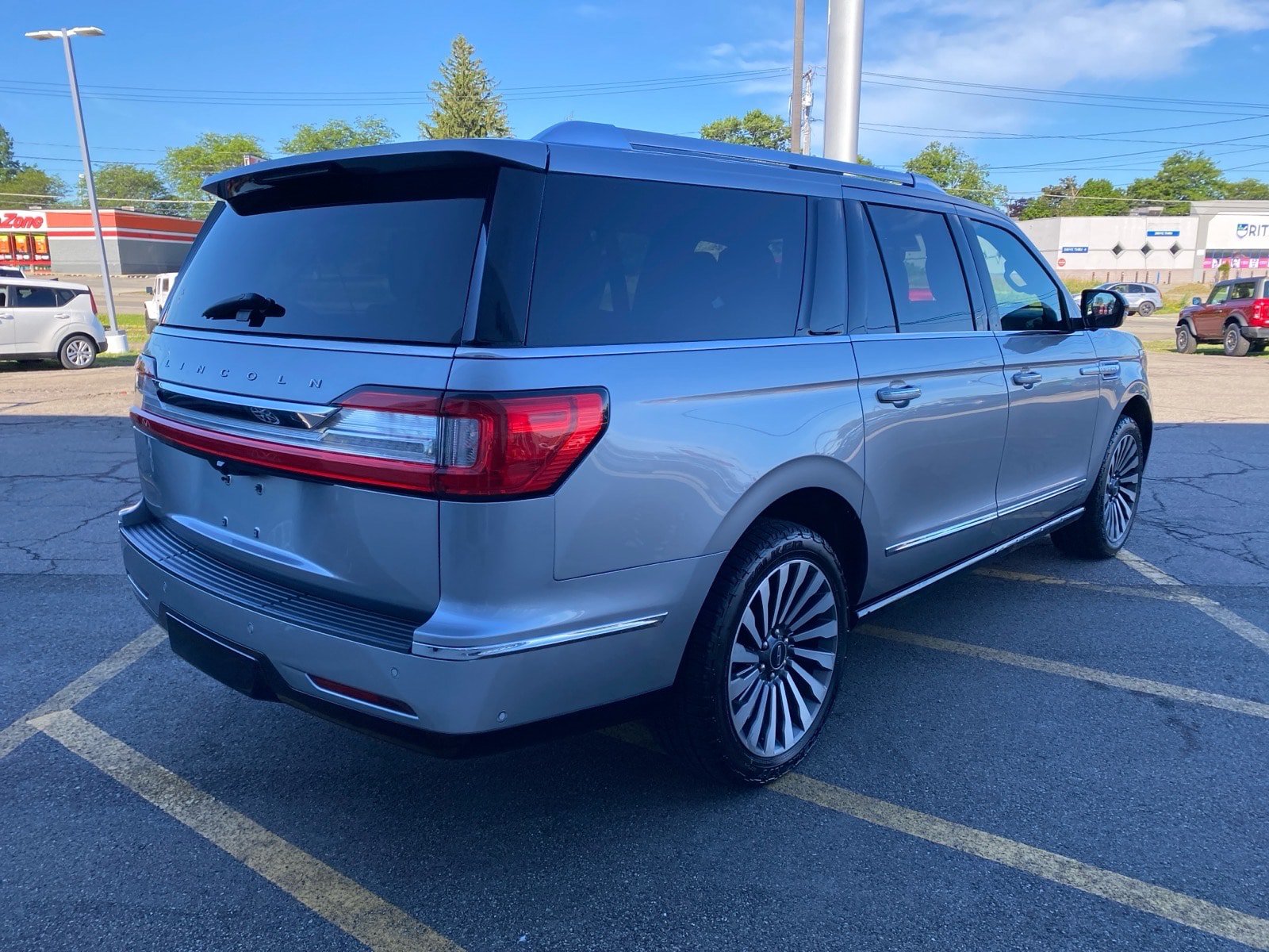 Used 2021 Lincoln Navigator L Reserve w/ Luxury Package AWD/4WD image 6