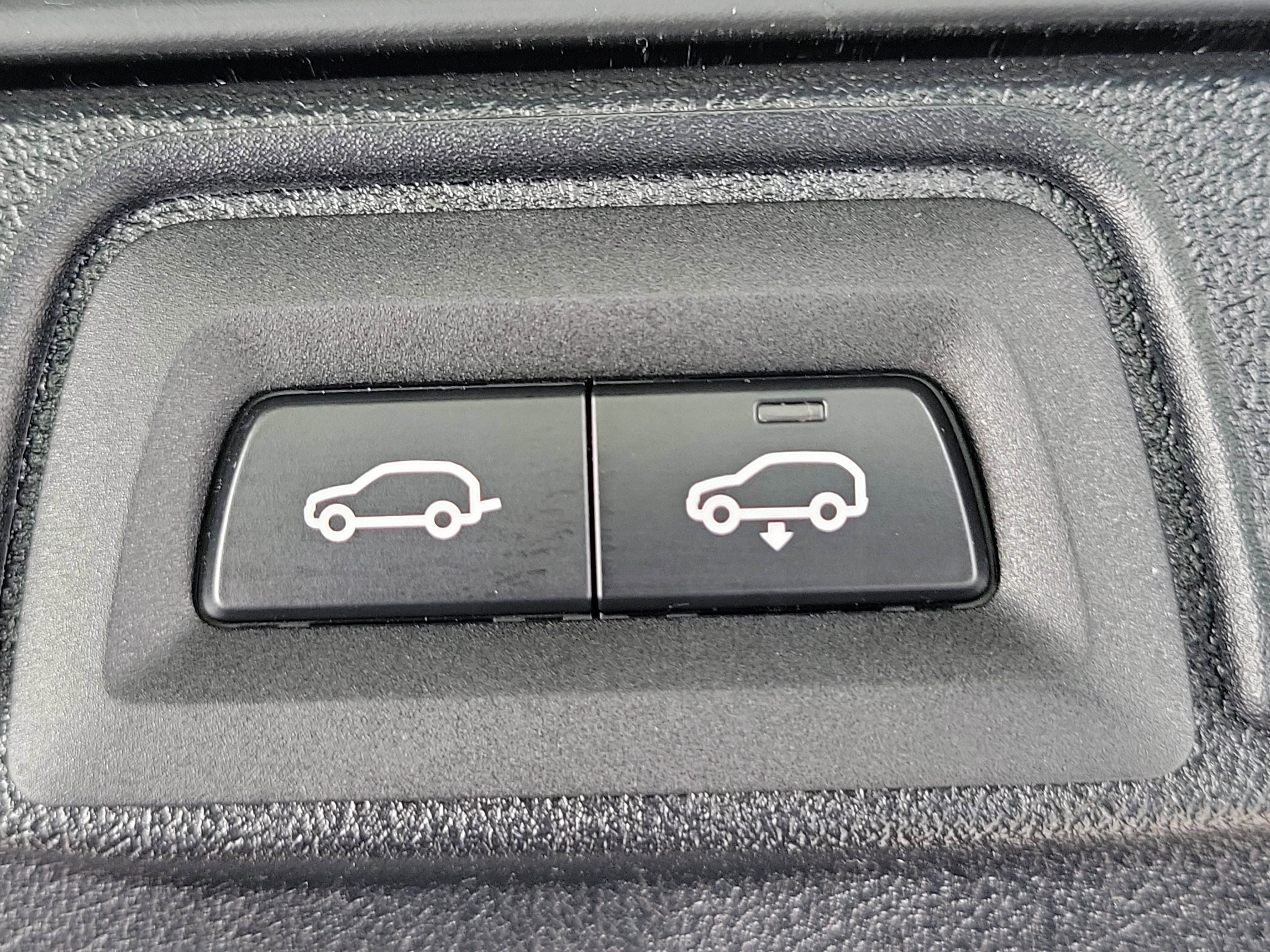 Certified 2023 BMW X7 M60i w/ Executive Package image 8