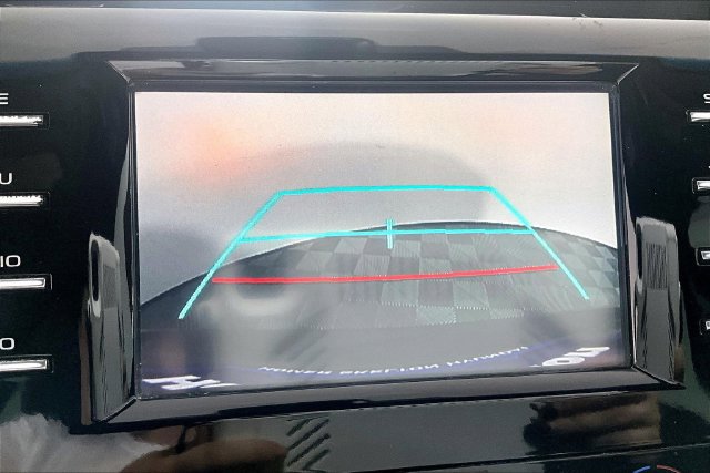 Used 2018 Toyota Camry LE FWD image 23