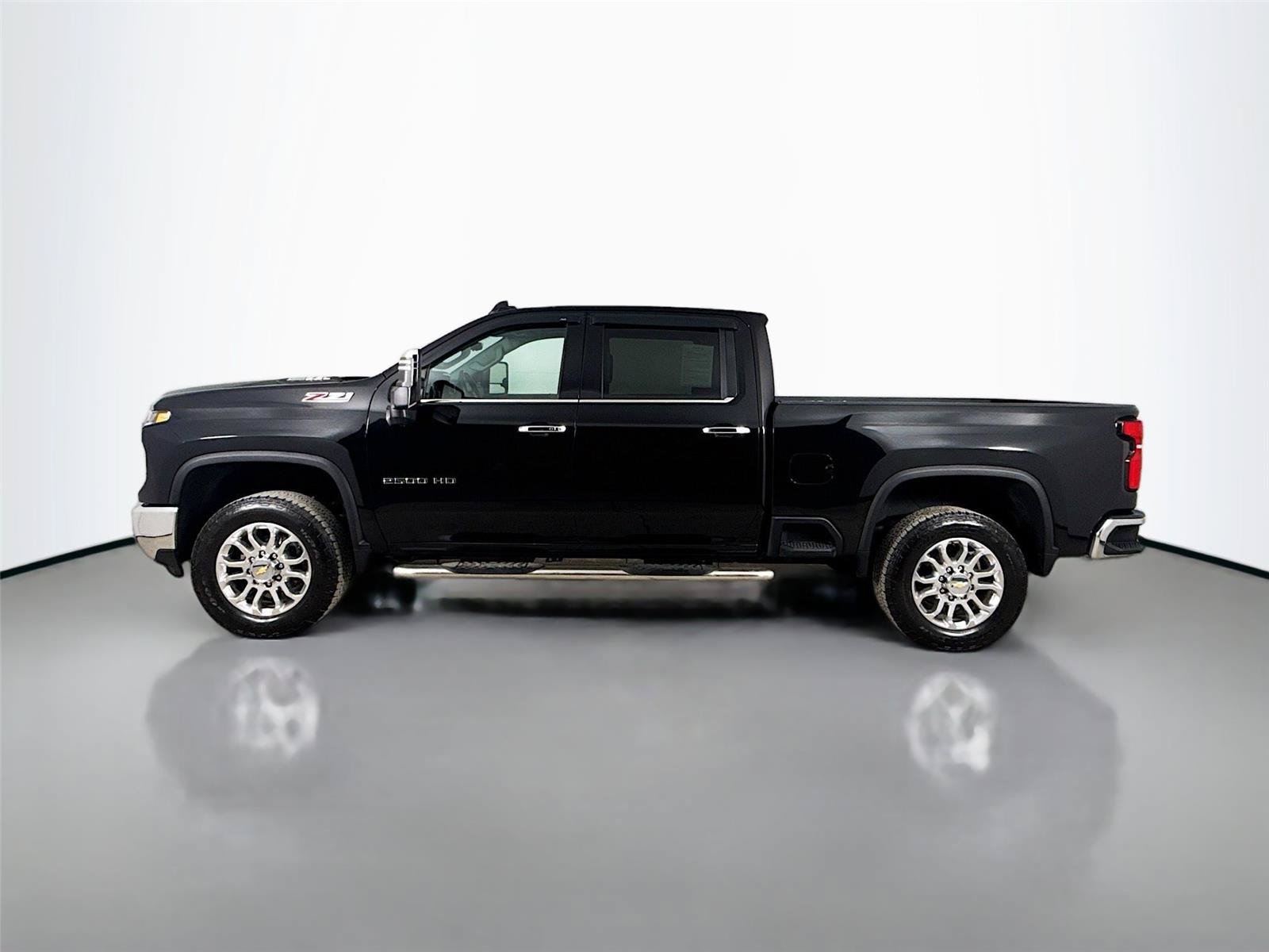 Used 2025 Chevrolet Silverado 2500 LTZ w/ LTZ Premium Package AWD/4WD image 6
