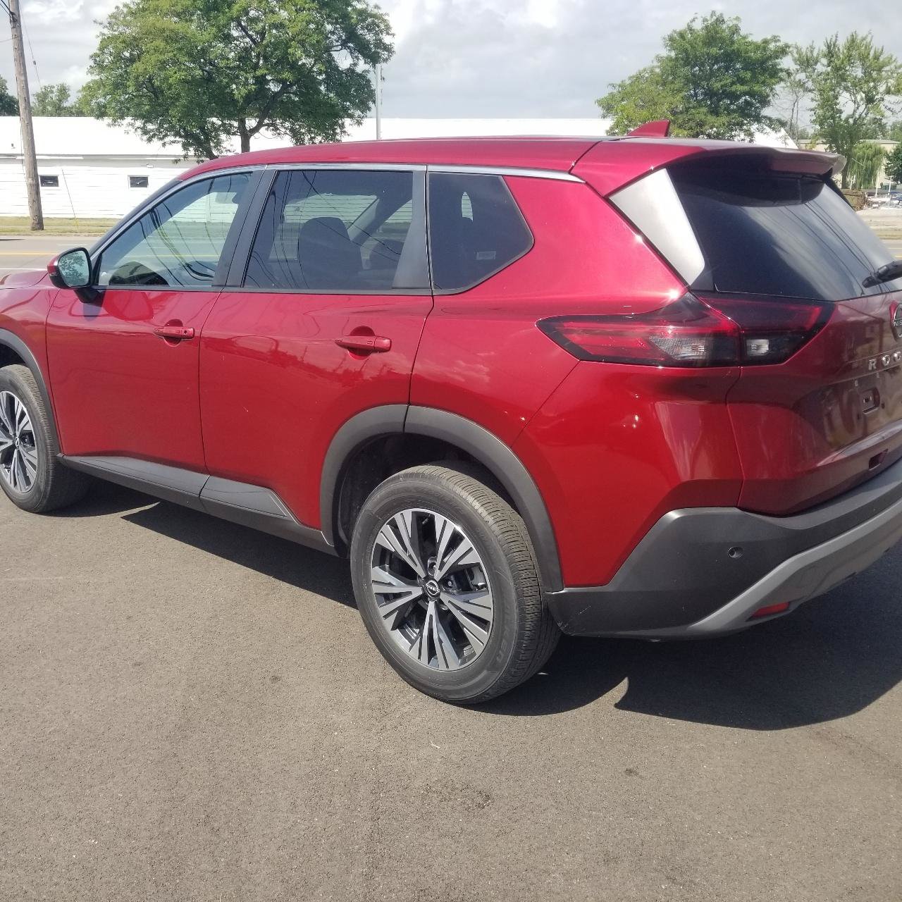 Used 2022 Nissan Rogue SV AWD/4WD image 3
