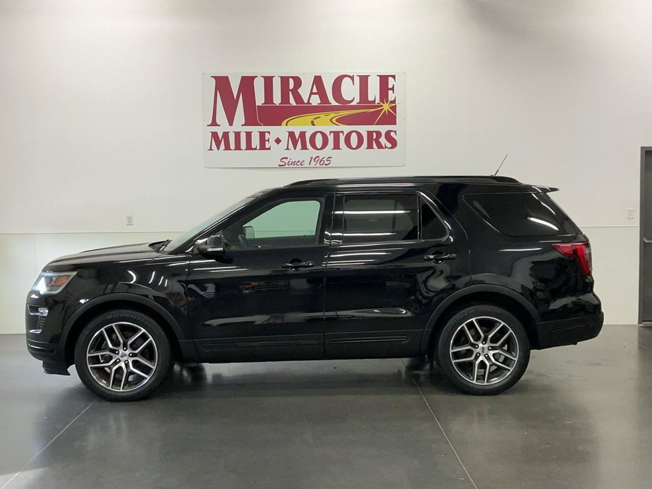 Used 2018 Ford Explorer Sport w/ Equipment Group 401A AWD/4WD image 2