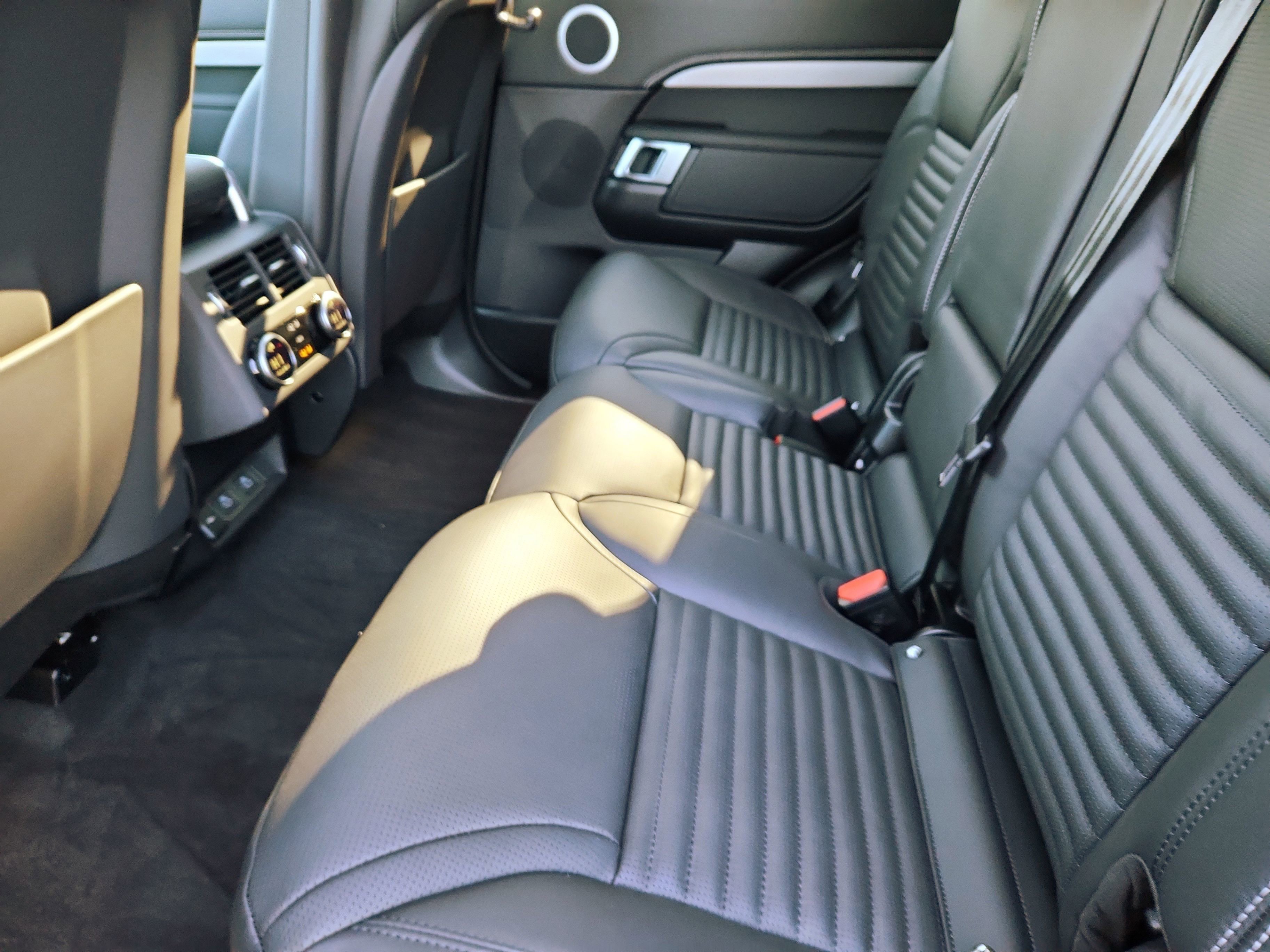 New 2026 Land Rover Discovery Limited Edition image 5