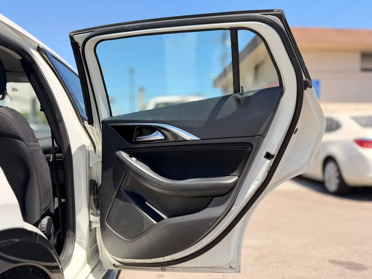 Used 2018 INFINITI QX30 FWD image 29