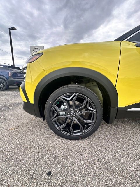 New 2025 Nissan Kicks SR image 13