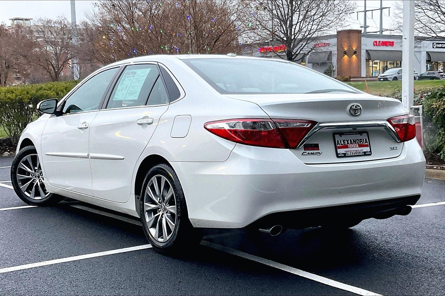 Used 2015 Toyota Camry XLE FWD image 11