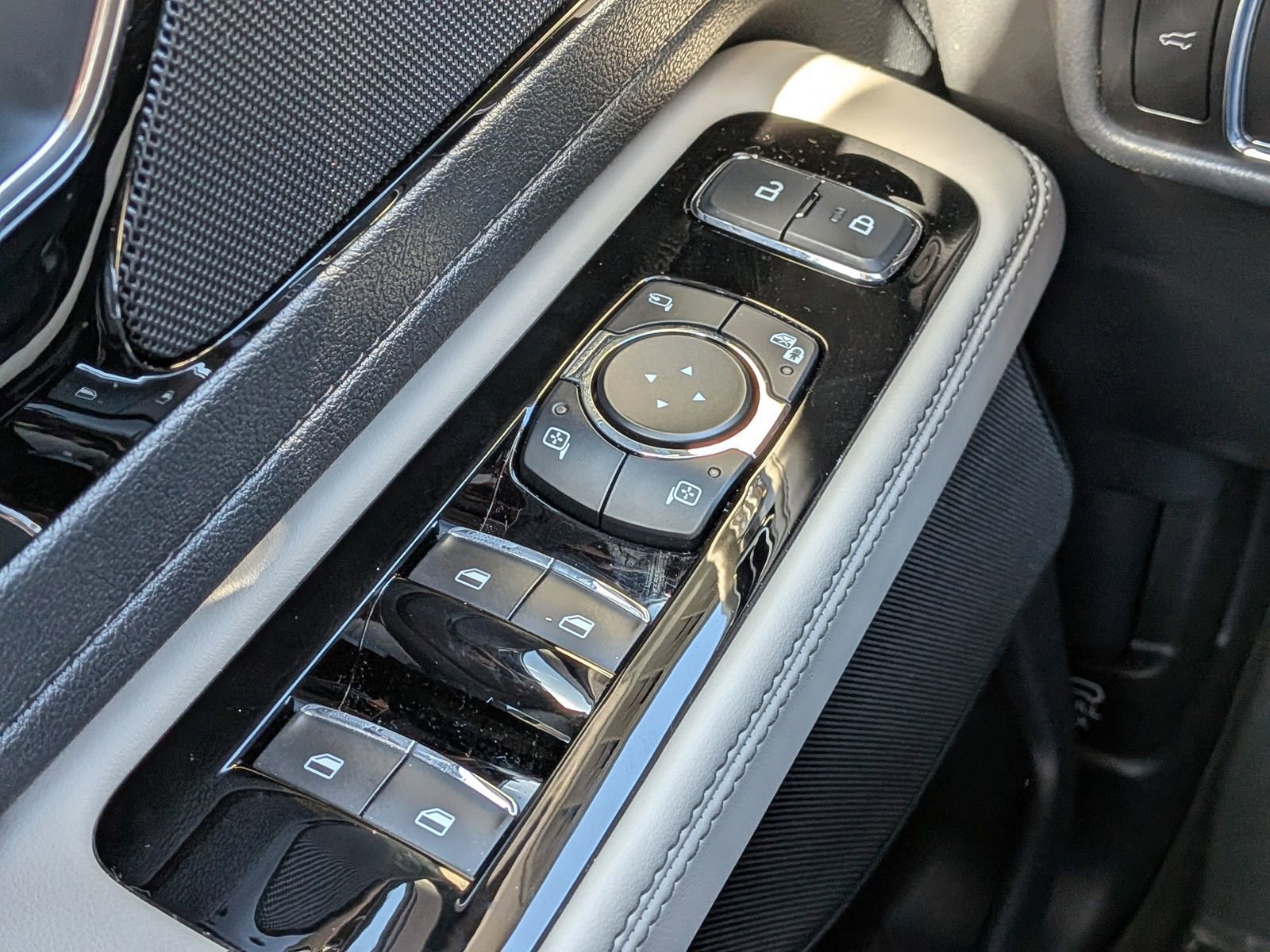 Certified 2025 Lincoln Aviator Reserve image 27