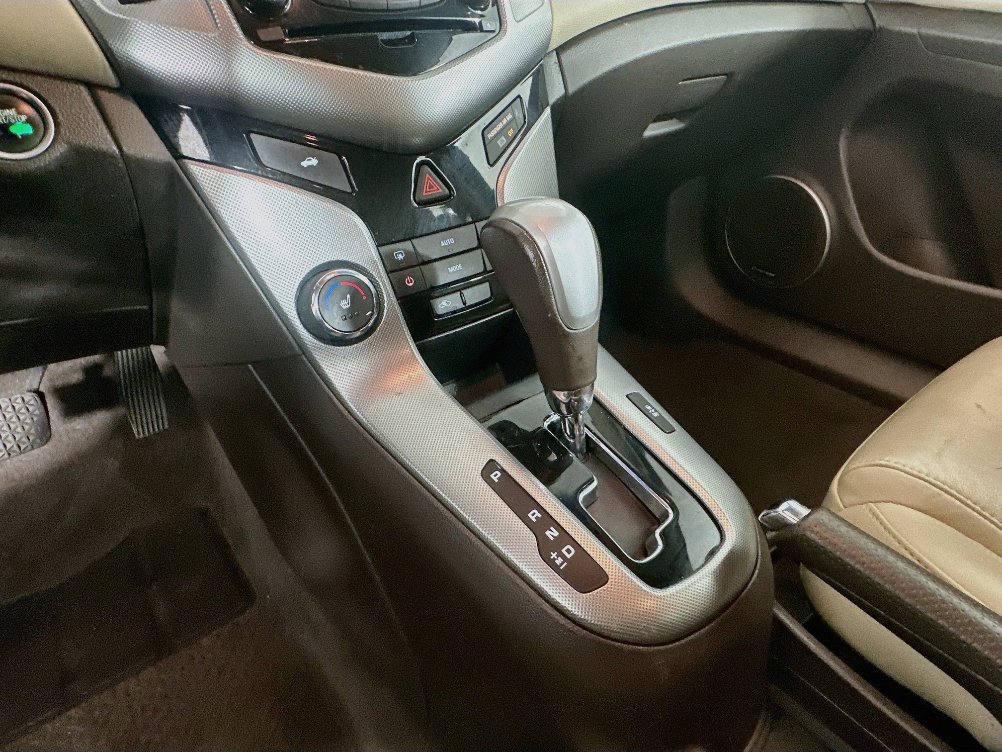 Used 2015 Chevrolet Cruze LTZ w/ Sun, Sound and Sport Package FWD image 23