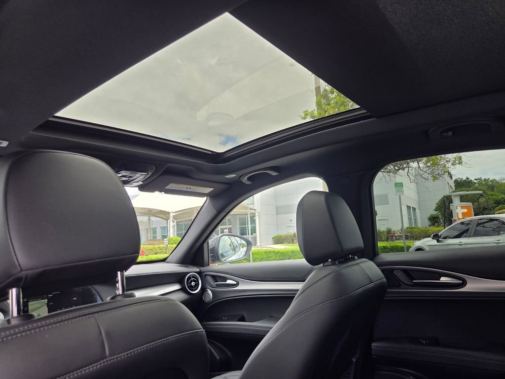 New 2025 Alfa Romeo Stelvio Sprint AWD/4WD image 20