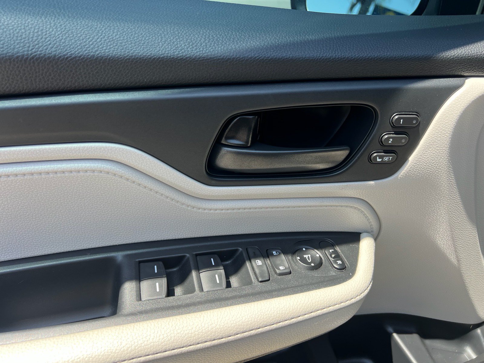 Used 2025 Honda Odyssey EX-L image 12