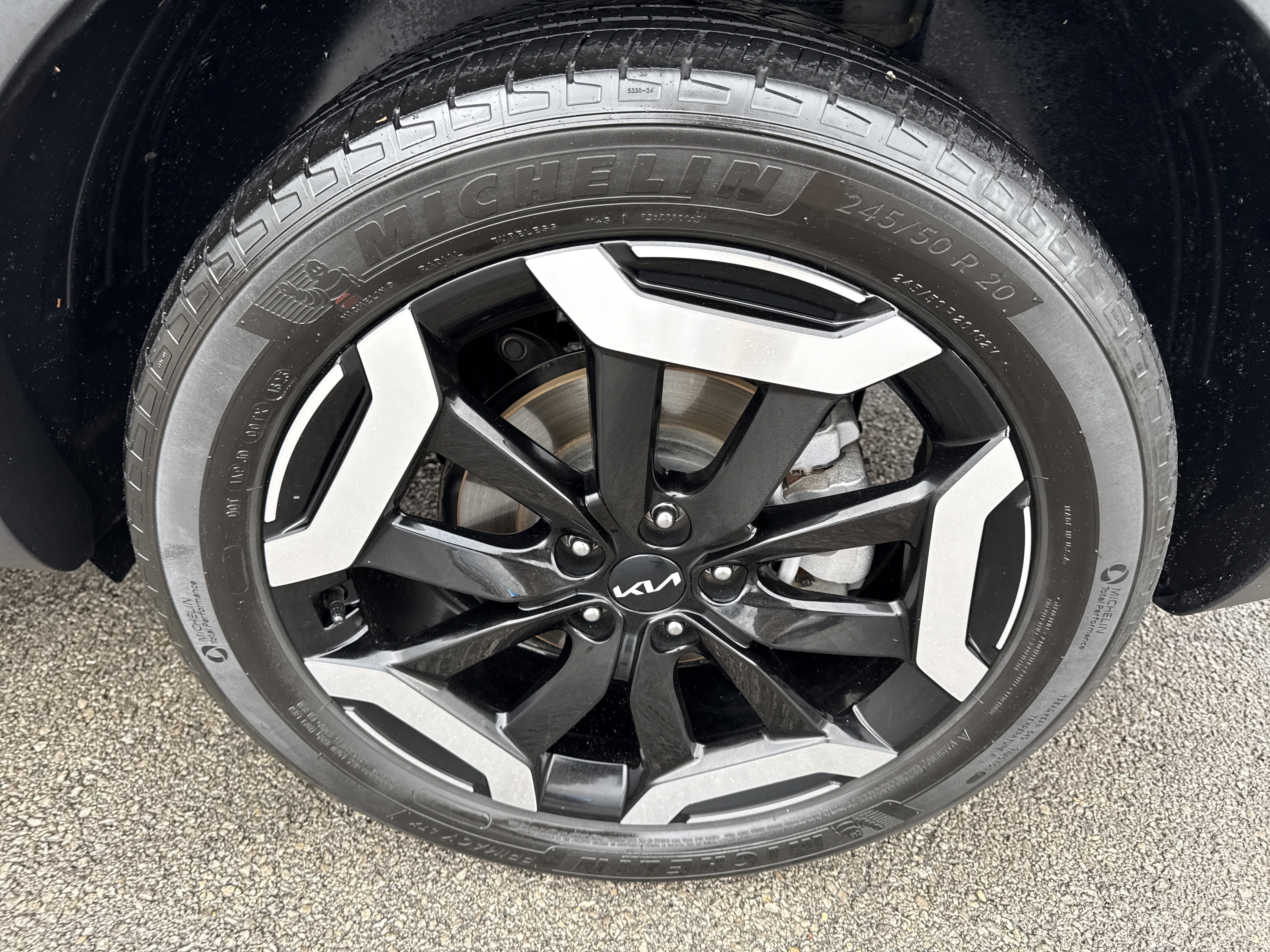 Used 2023 Kia Telluride EX w/ EX Captain's Chair Package image 11