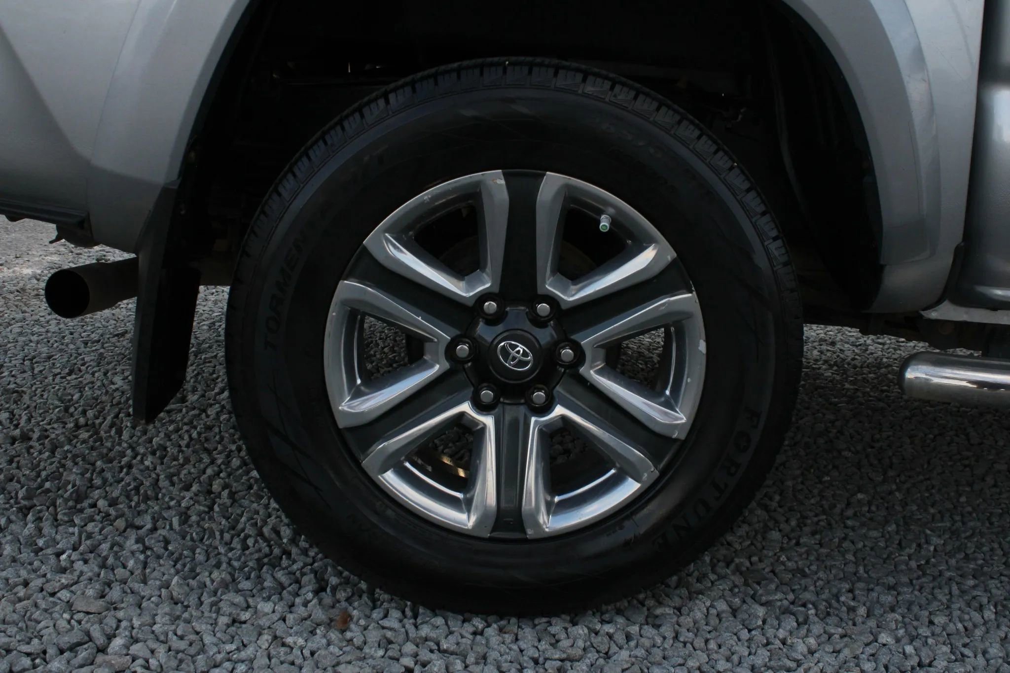 Used 2018 Toyota Tacoma Limited image 12