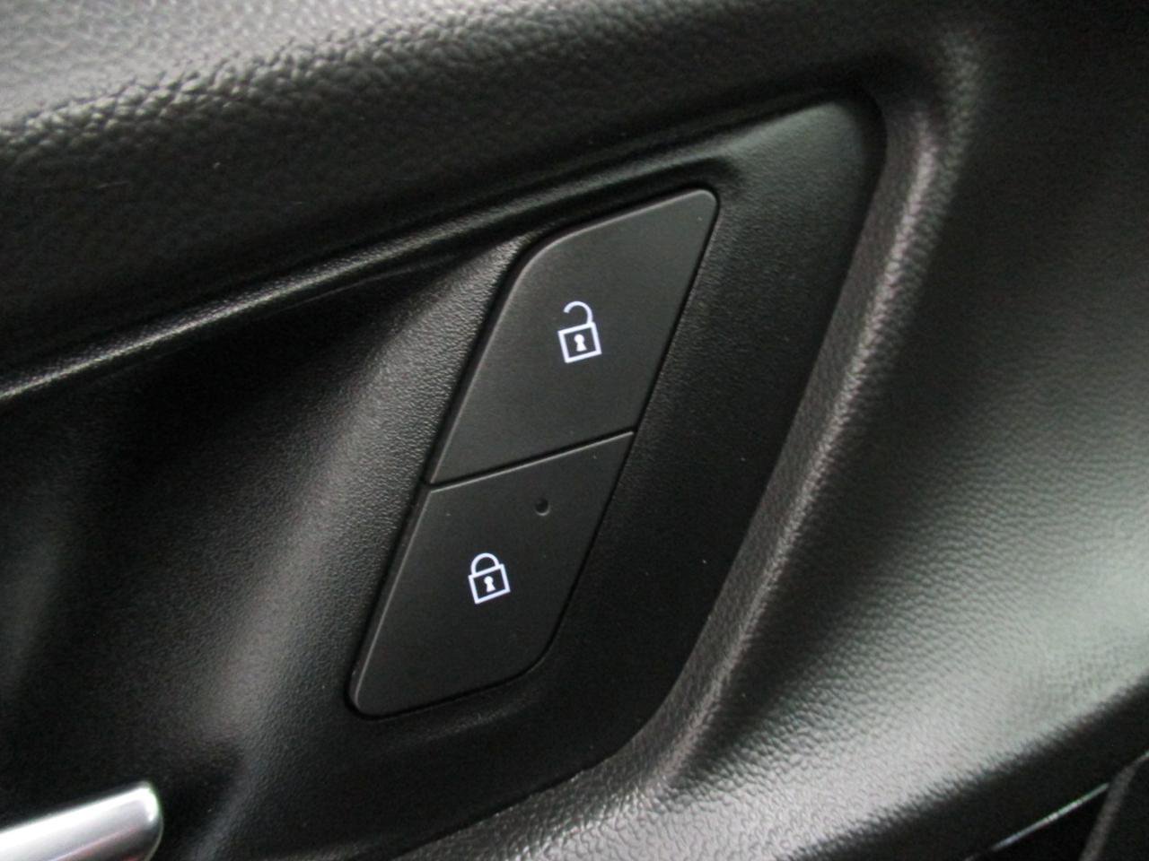 Used 2025 Chevrolet Equinox LT w/ Midnight Edition image 16